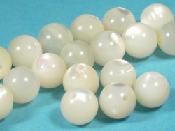 Tectus nacre beads white ~0,8cm (x3)